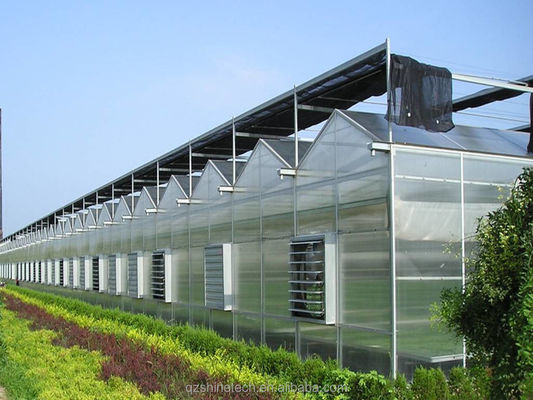 Estufas agrícolas pré-fabricadas com chapas industriais de policarbonato e sistema de arrefecimento